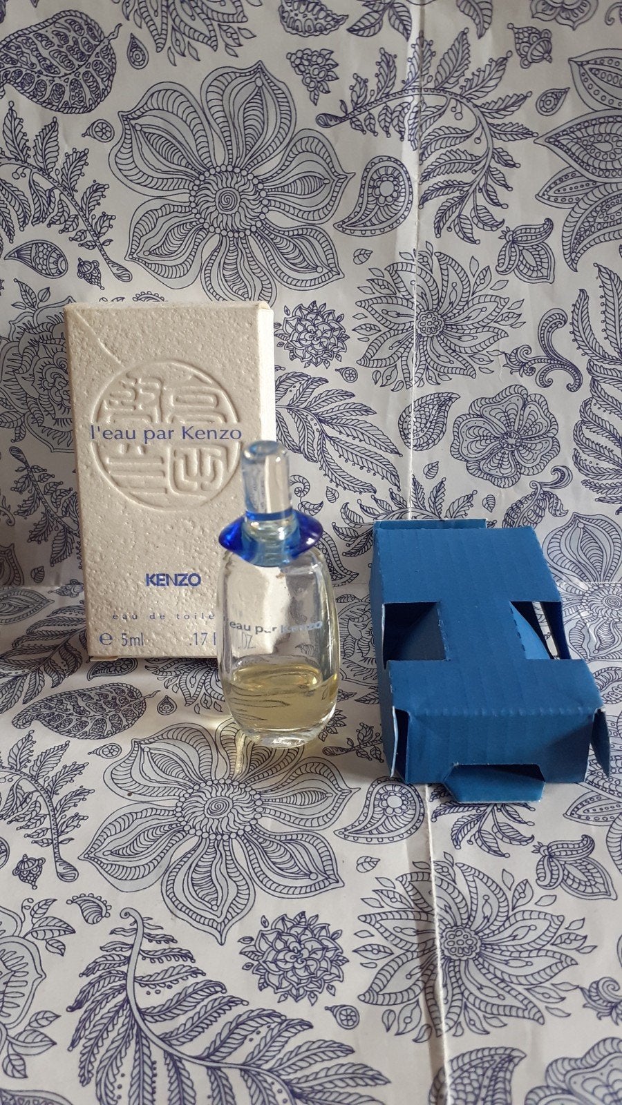 miniature de parfum eau de kenzo boite et fond de bouteille, Collections, Enlèvement ou Envoi, Utilisé, Miniature