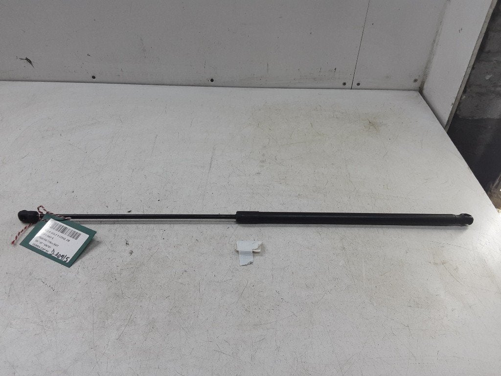 VERIN DE CAPOT Volkswagen Golf V (1K1) (1KO823359A), Volkswagen, Mevr. I. Hauben, Utilisé, Rue de l'Espoir 34 34
4030  GRIVEGNÉE, BE