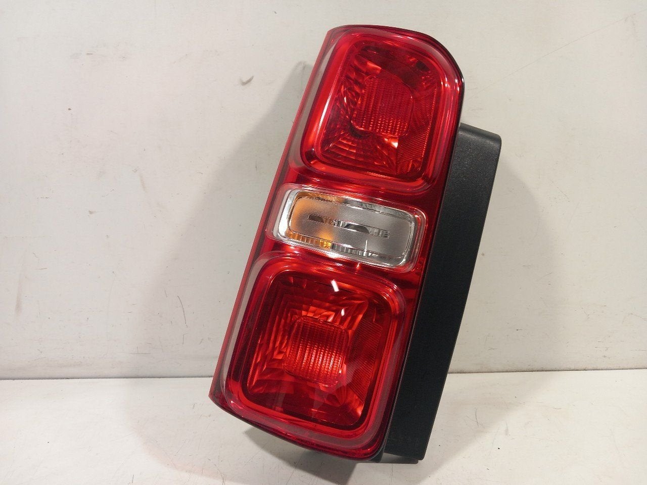 Achterlicht links buiten Citroën Jumpy, Onderdelen@venauto.nl, Van der Ven Autorecycling B.V., Gebruikt, Ettenseweg 76, 4706 PB Roosendaal, The Netherlands