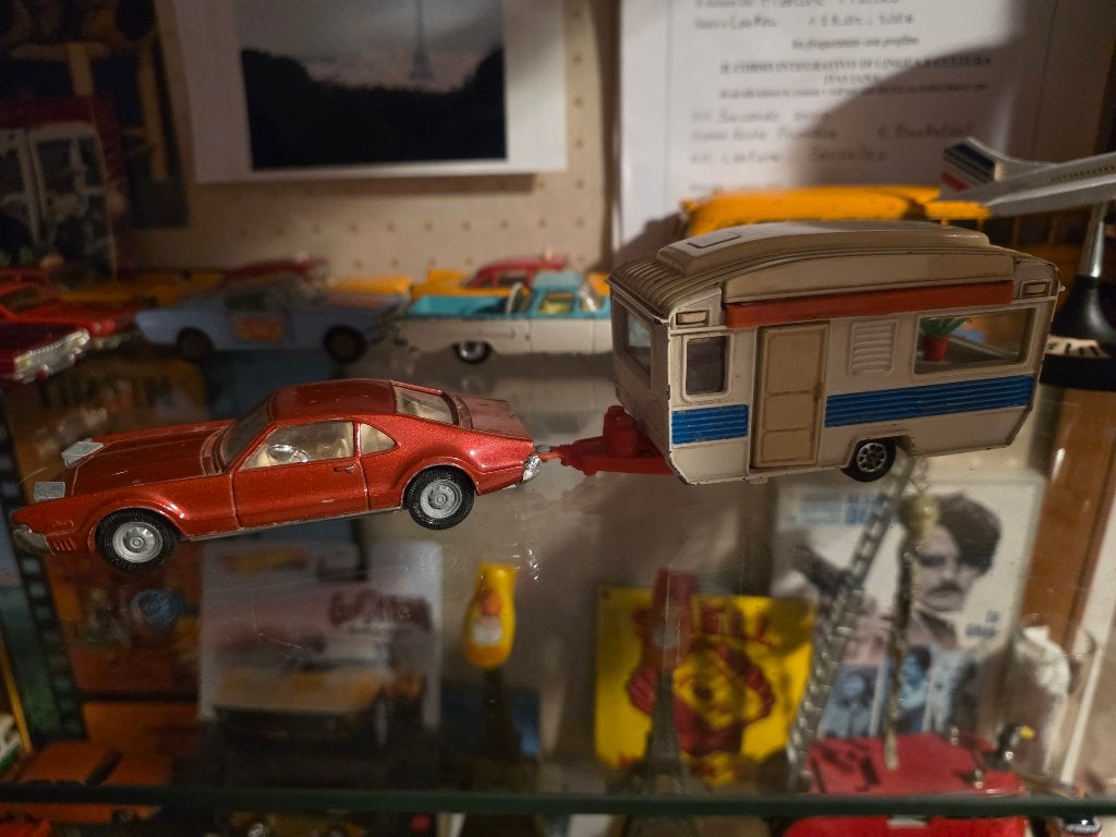 Corgi toys oldsmobilis 276 + caravan 490, Ophalen, Gebruikt, Auto, Corgi