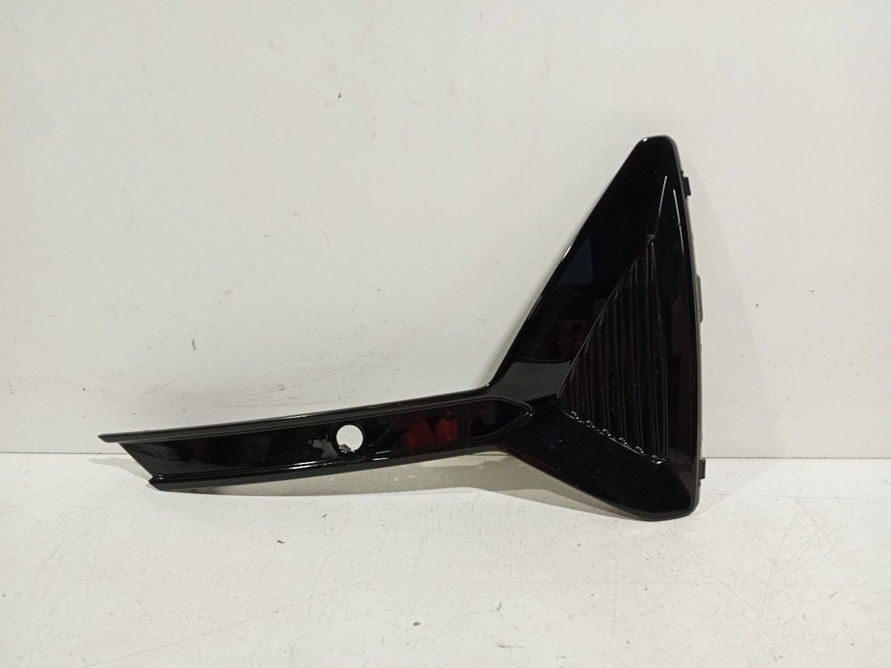 Bumperdeel links voor Polestar Polestar, Onderdelen@venauto.nl, Van der Ven Autorecycling B.V., Ettenseweg 76, 4706 PB Roosendaal, The Netherlands