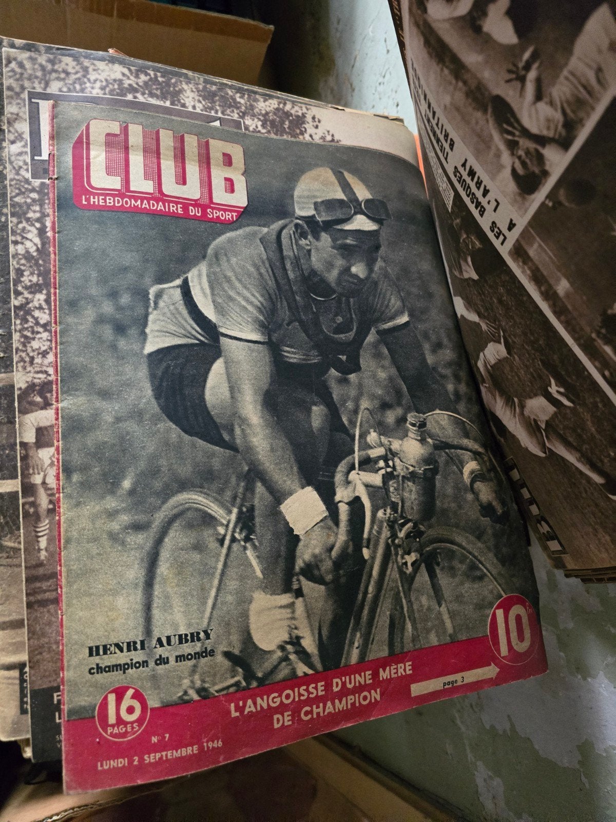Revues sportives - années 40 et 50 / tour de France, Enlèvement