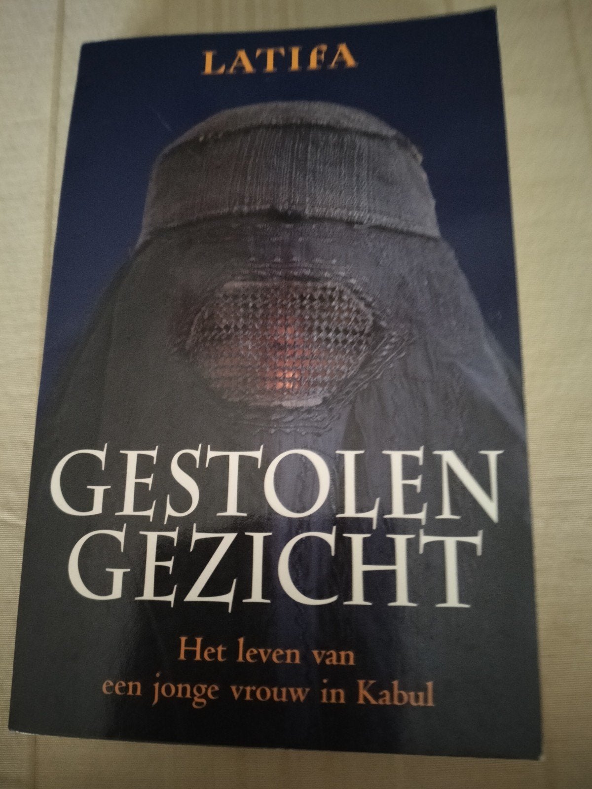 Latifa - Gestolen gezicht, Enlèvement ou Envoi, Latifa