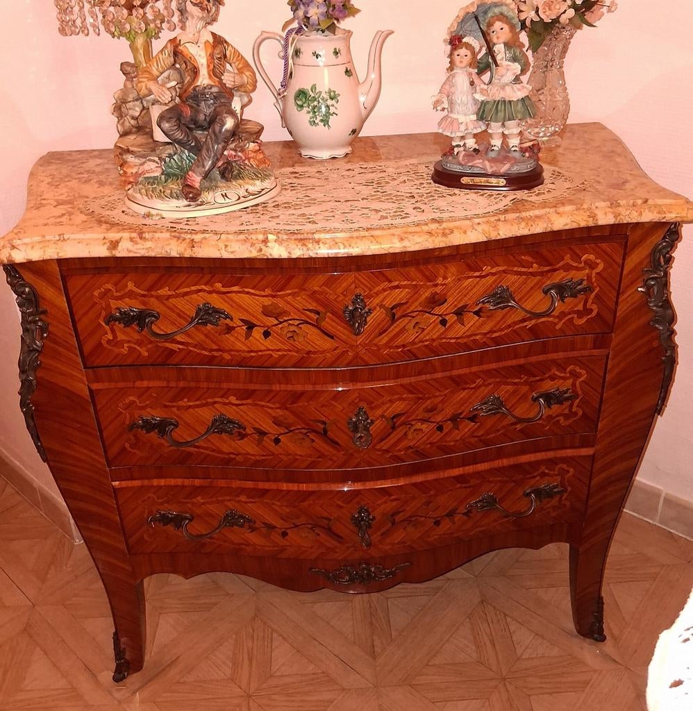 Commode avec marbre et bronze, Enlèvement