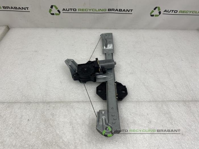 Mécanique vitre 4portes avant droite d'un Dacia Sandero, -, 3 mois de garantie, Utilisé, -