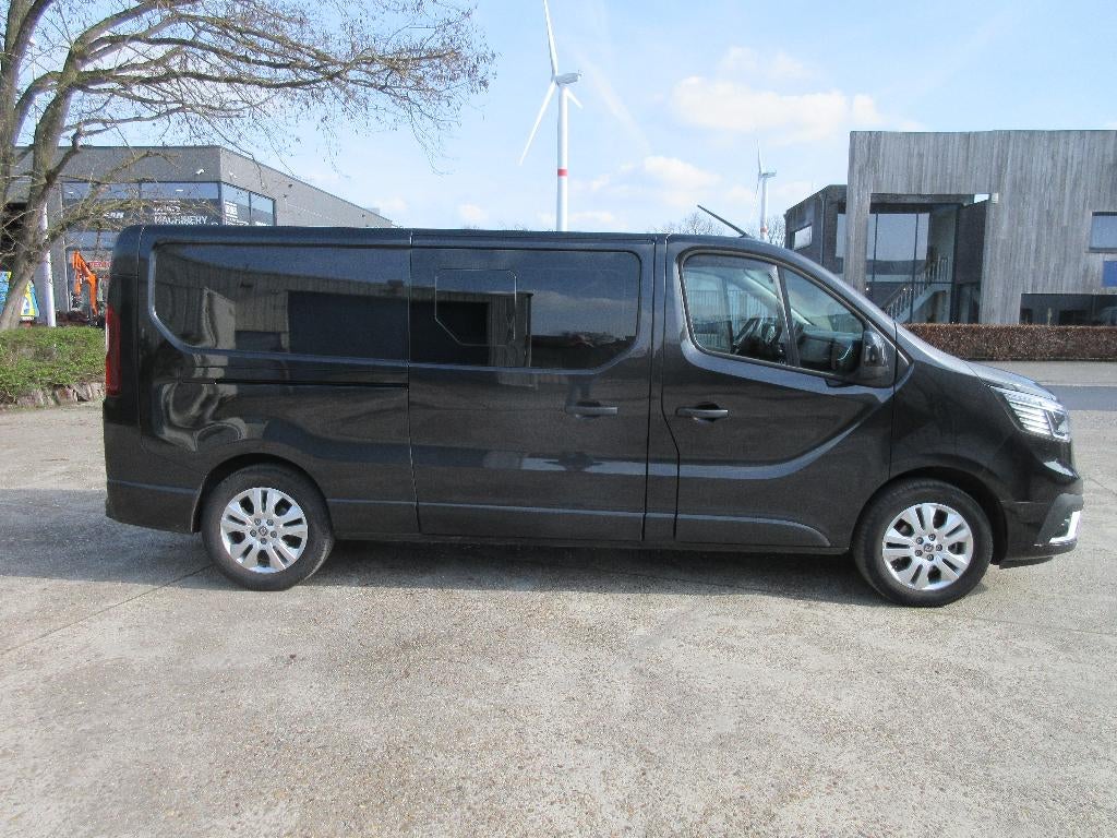 Renault Trafic 2.0d Autom. '23  lichte vracht 5zitpl 57dKM, Auto's, Stof, 4 cilinders, Zwart, Bedrijf