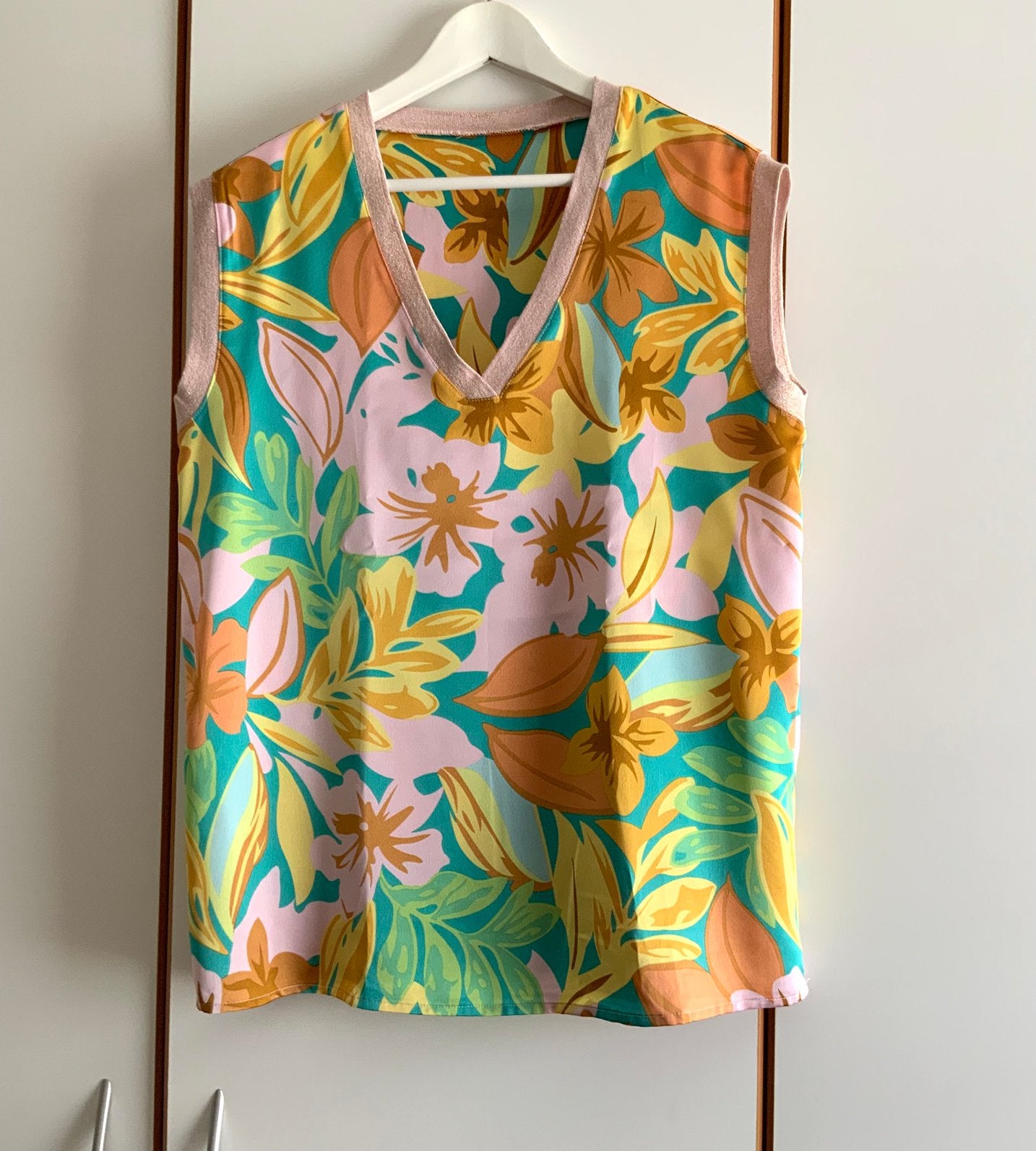 Jolie blouse taille 42 neuve, Enlèvement, Comme neuf