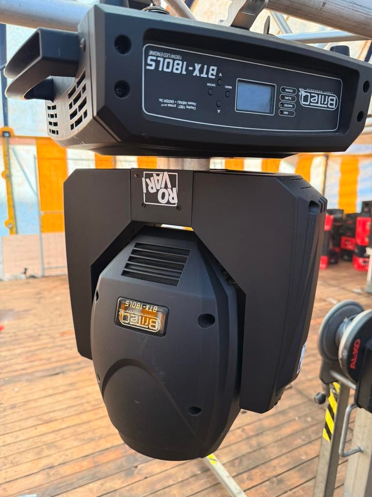 8x Briteq BTX-180LS moving head spots + 4 flightcases, Enlèvement, Utilisé