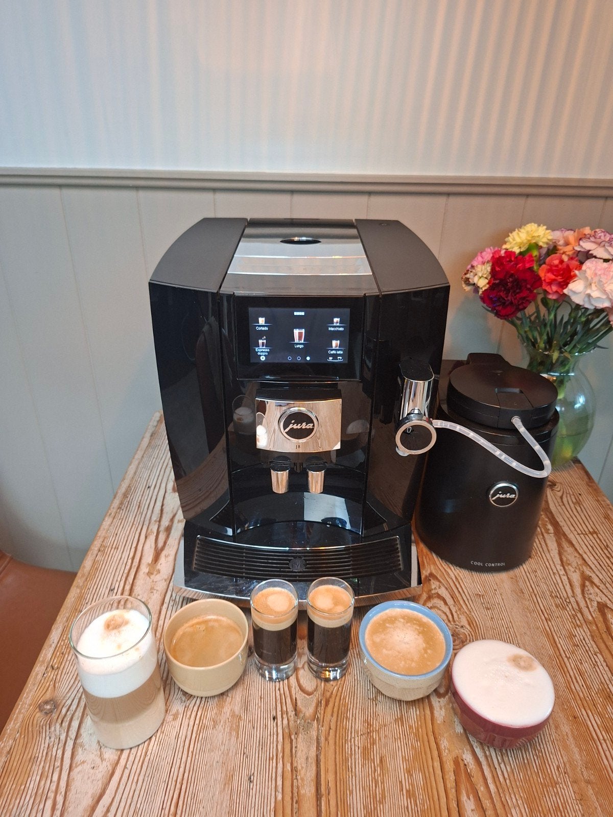 Jura j8 demo model met garantie en factuur, 10 kopjes of meer, Ophalen, Koffiemachine