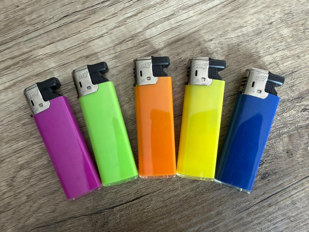 Briquets PROF coupe-vent - couleurs vives, Collections, Enlèvement ou Envoi, Neuf, Briquet