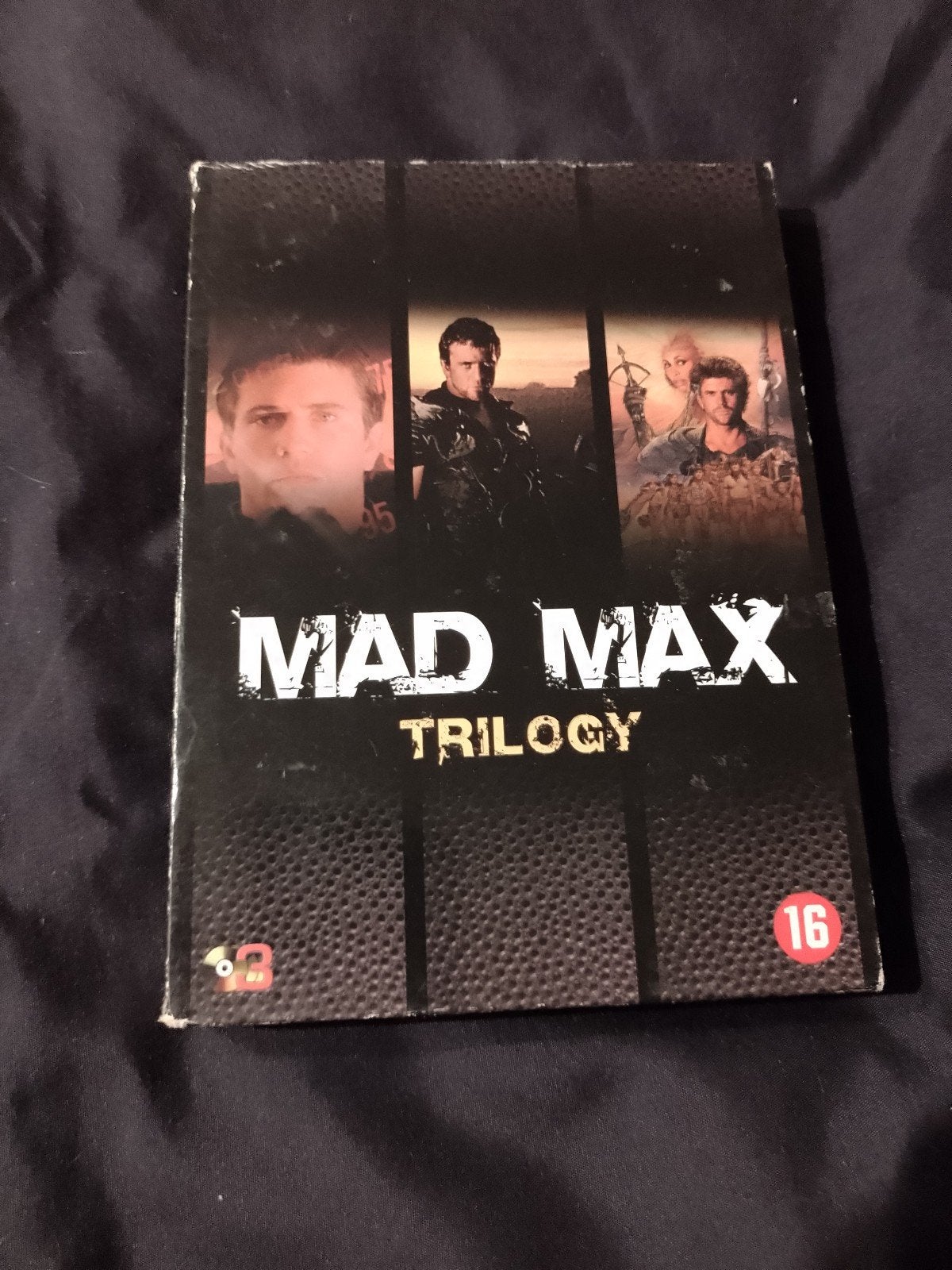 A vendre en coffret dvd la trilogie de Mad Max, Action, Enlèvement ou Envoi, Comme neuf, Comprend un boîtier