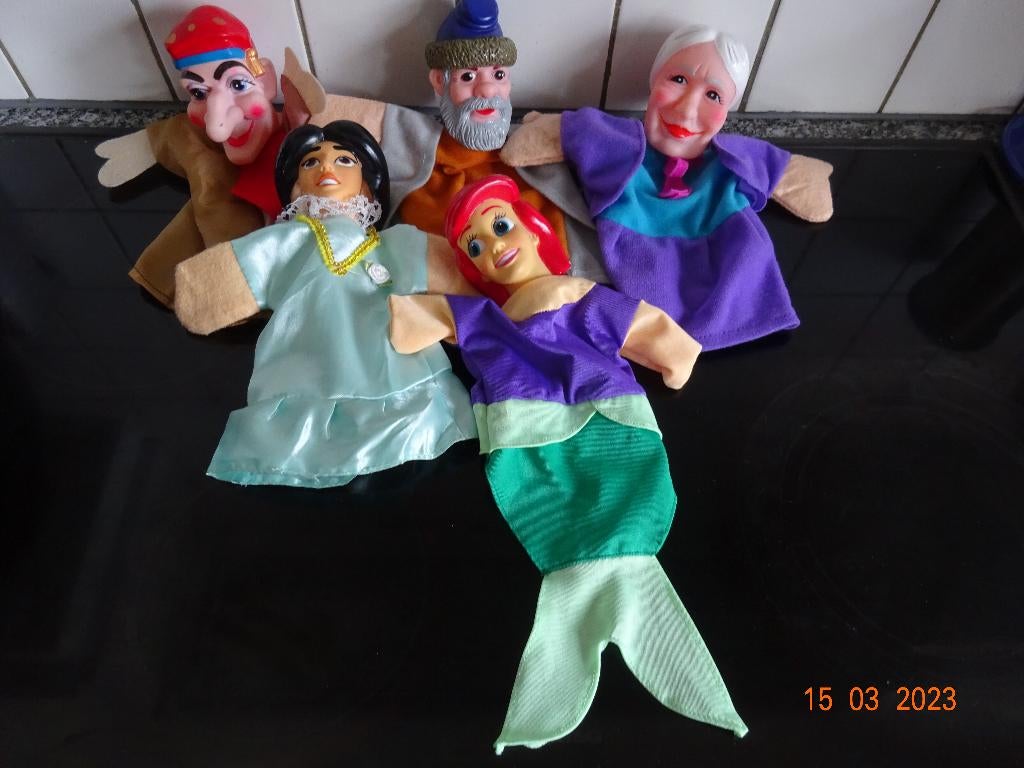 set van 5 poppenkastpoppen zoals de zeemeermin, oma, ..., Enlèvement ou Envoi