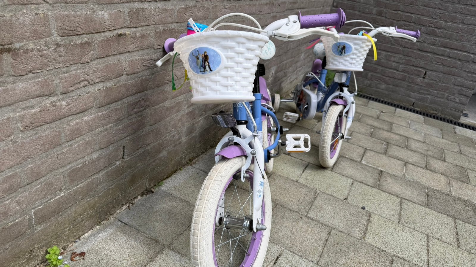 2x Kid bikes (frozen) . 12’’ inch & 14’’ inch (75€/unit), Ophalen, Zijwieltjes, Velgrem, Minder dan 16 inch
