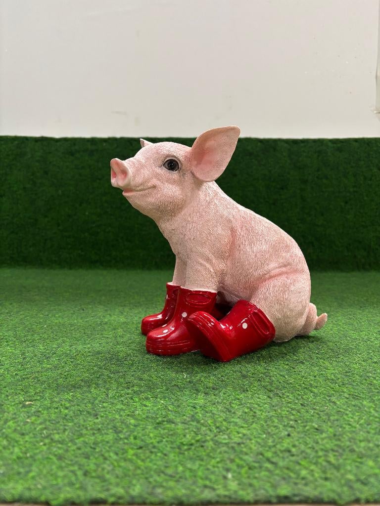 Varken zittend met rode laarzen decoratie, Enlèvement ou Envoi, Neuf, Synthétique, Animal