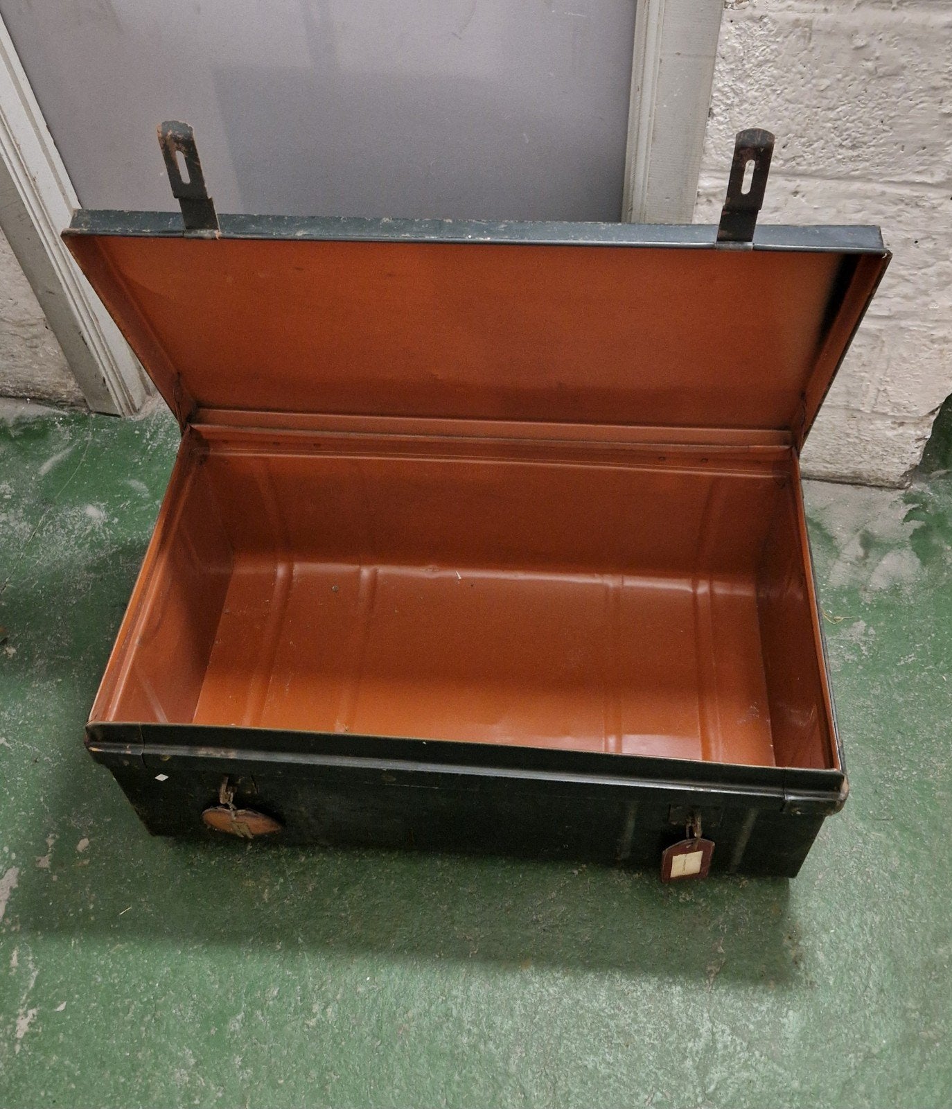 oude metalen kantine, Ophalen