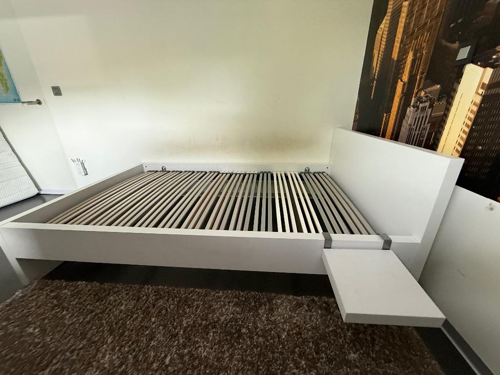 Bed, Ophalen, Gebruikt, Wit, Twijfelaar