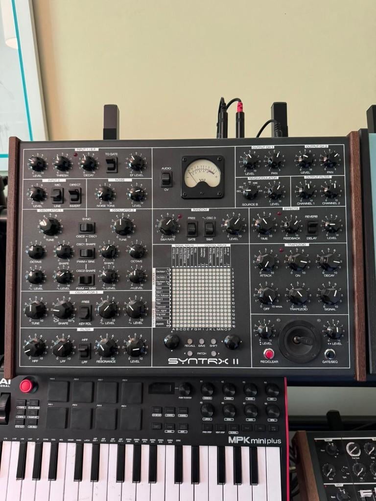 Erica Synths Syntrx II, Muziek en Instrumenten, Synthesizers, Zo goed als nieuw, Overige aantallen, Overige merken, Met midi-aansluiting