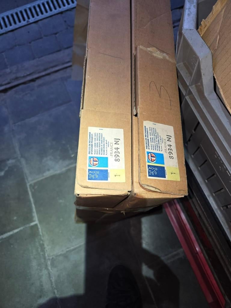 Peugeot 205 "Look" hoes zitkussen vooraan nieuw 8934.NJ, Auto-onderdelen, Ophalen of Verzenden, Nieuw, Peugeot