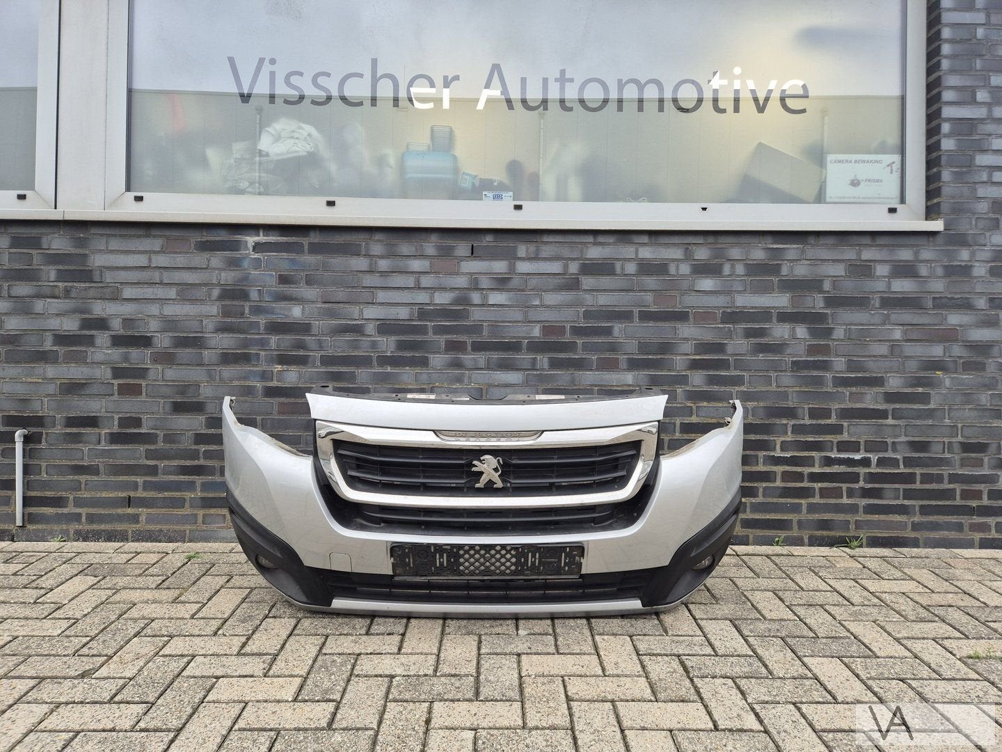 Voorbumper zilver van Peugeot Partner 2015 - 2019 MET LED, Auto-onderdelen, Gebruikt, -, Voor, -