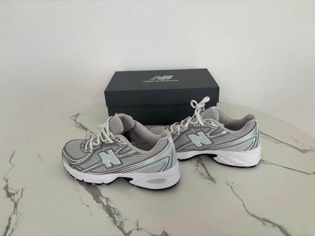 New Balance 740 grises/bleues neuves, Sport en Fitness, Loopsport en Atletiek, Ophalen of Verzenden, Zo goed als nieuw, Overige typen