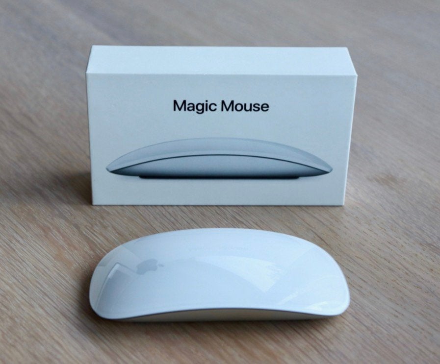 Magic Mouse 2 lightning, Computers en Software, Muis, Ergonomisch, Ophalen of Verzenden, Draadloos