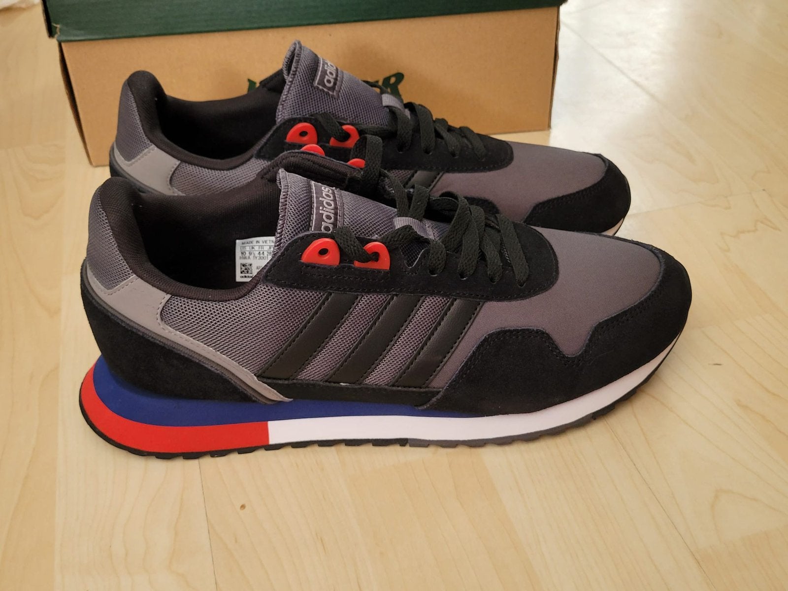 Baskets Adidas 8K 2020 taille 44 neuves., Enlèvement ou Envoi, Chaussures de course à pied, Autres sports, Neuf