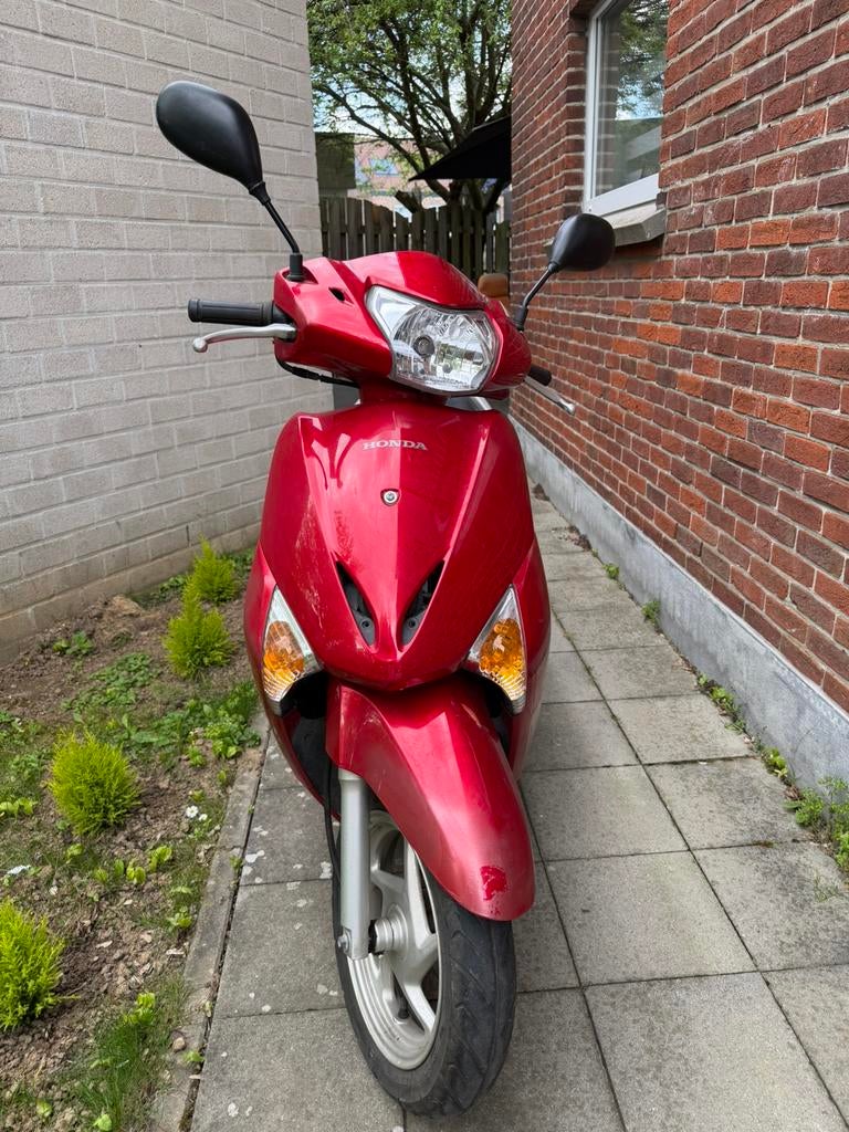 Honda Lead met nog geen 12.000km, motor draai perfect!, Scooter, 102 cc, Gebruikt, Particulier
