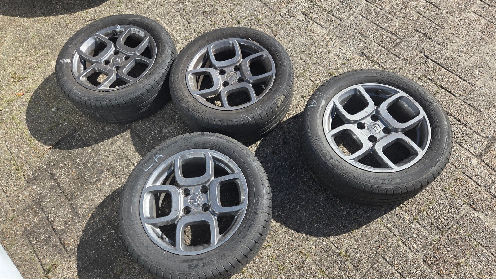 Jantes en aluminium/aluminium Citroën C4 Cactus 16 pouces, Particulier, Achat