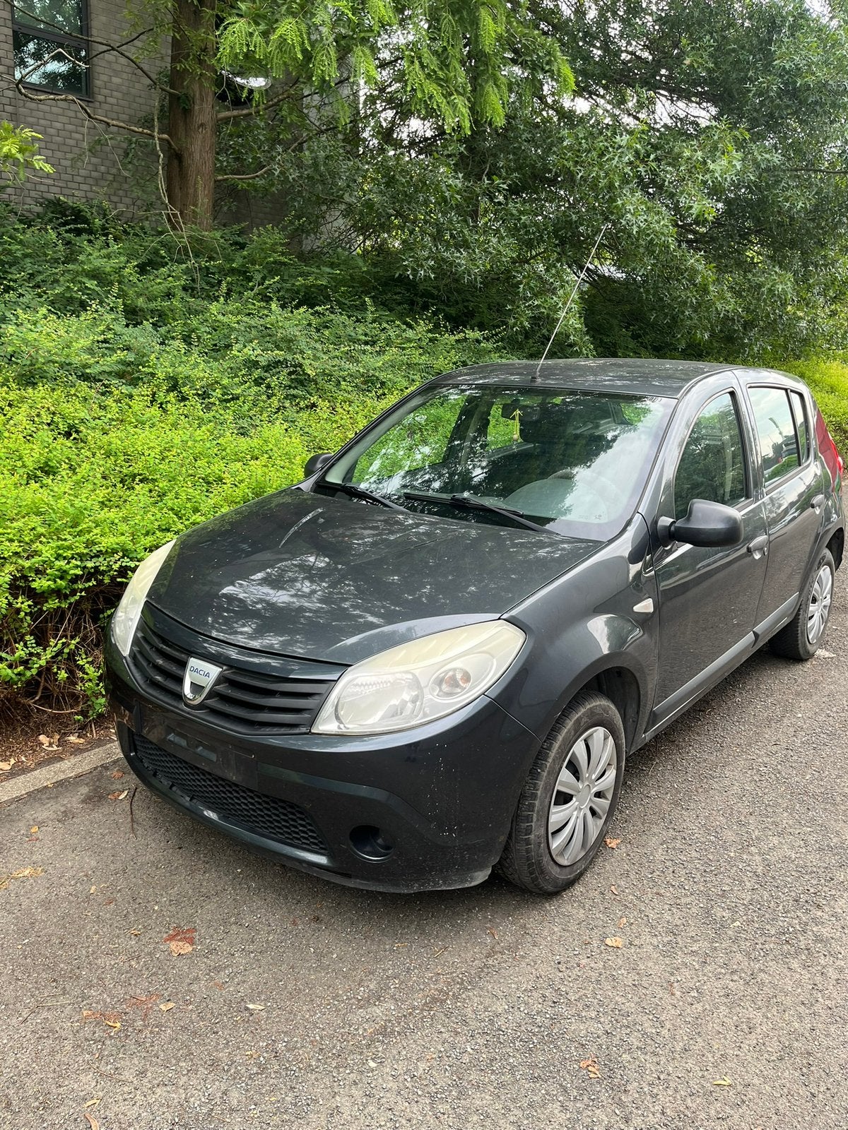 Dacia Sandero benzine €750 zo meenemen, Auto's, Dacia, Handgeschakeld, Particulier, Sandero, Te koop