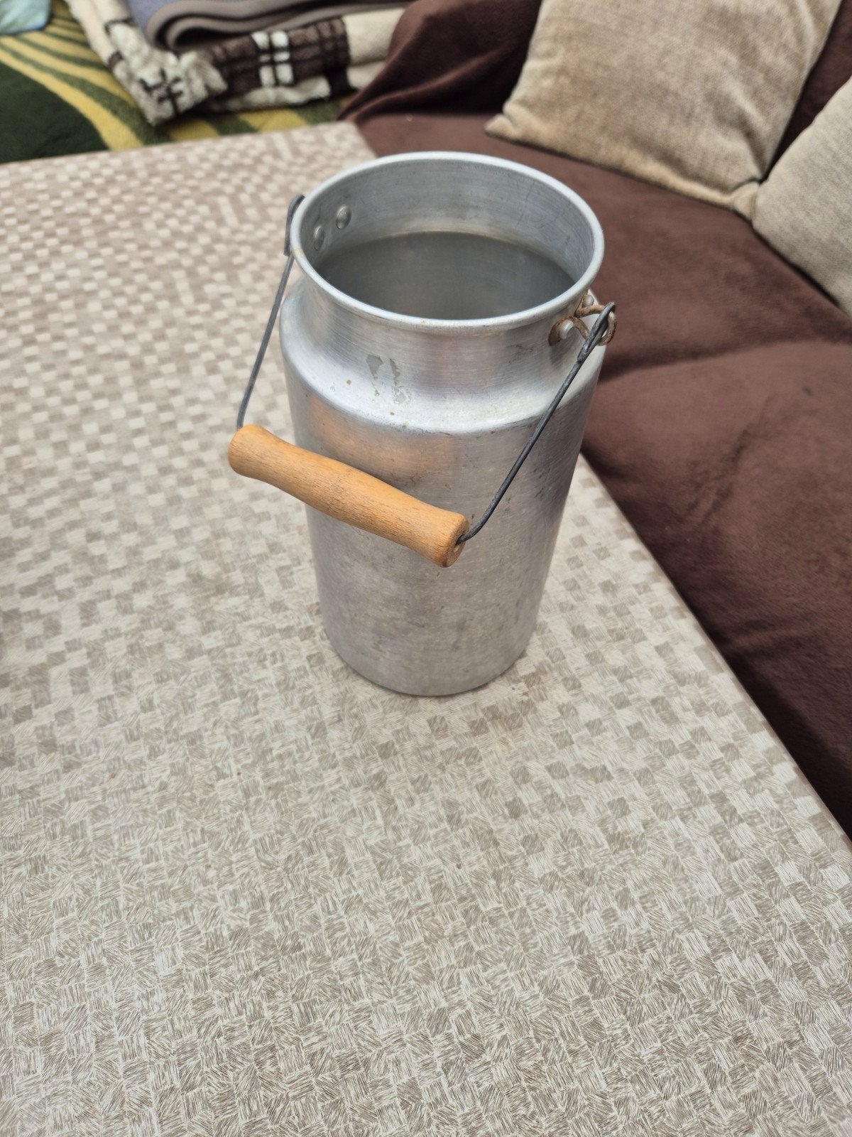 Antieke aluminum melk kan, Enlèvement