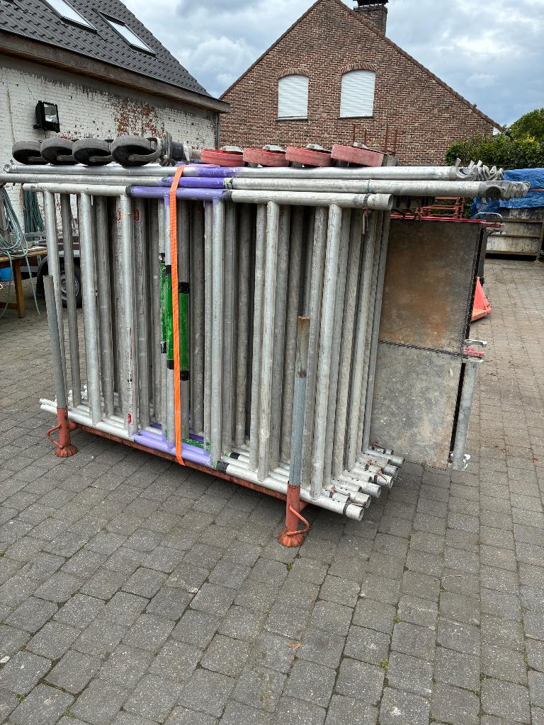 Altrex rolstelling/stelling tot 13.5m., Doe-het-zelf en Bouw, Steigers, Zo goed als nieuw, Rolsteiger of Kamersteiger, 5 meter of hoger
