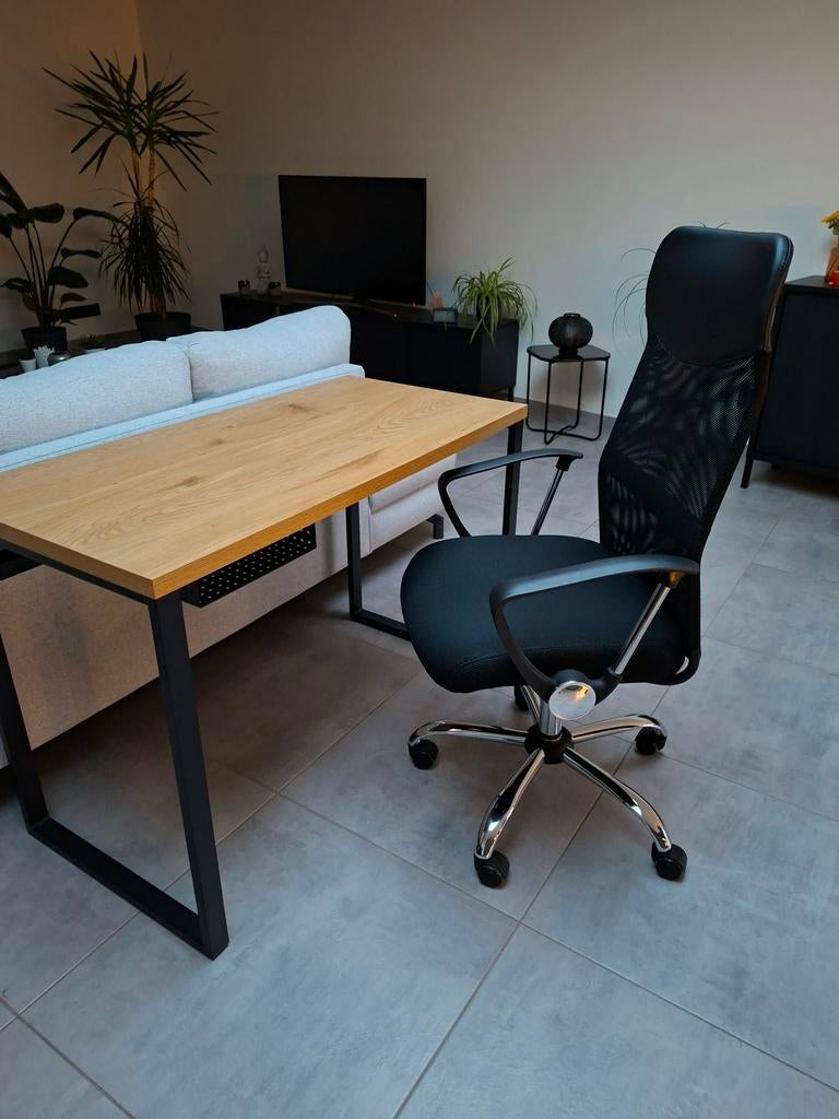 Bureau met bureau stoel, Ophalen, Kabelgoot, Zo goed als nieuw, Zwart