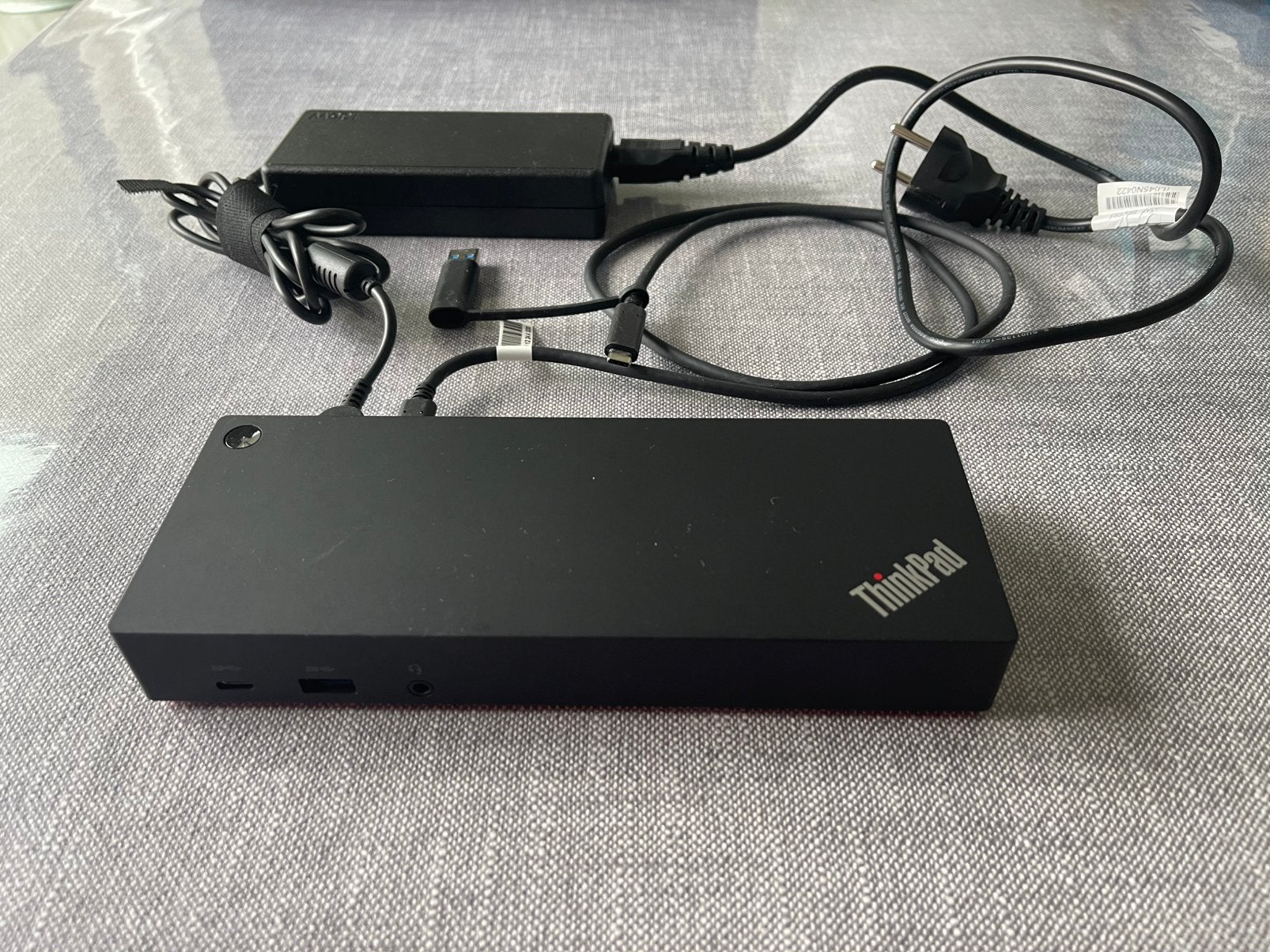 Dockingstation van Lenovo met toebehoren te koop, Ophalen, Zo goed als nieuw