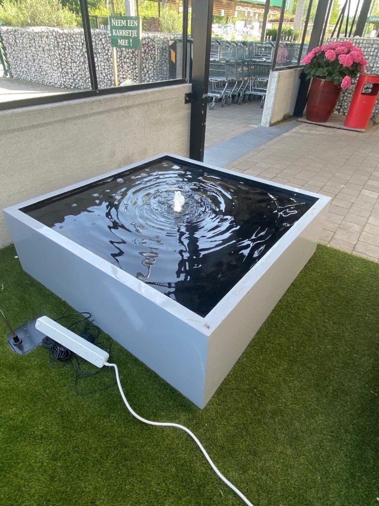 Watertafel 120 x 120 cm, Enlèvement, Utilisé