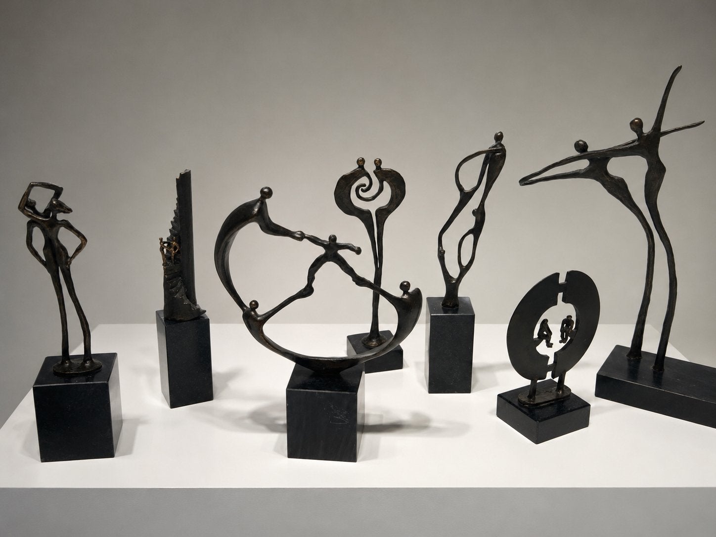 Collectie bronzen sculpturen Corry Ammerlaan op sokkel, Ophalen, Zo goed als nieuw
