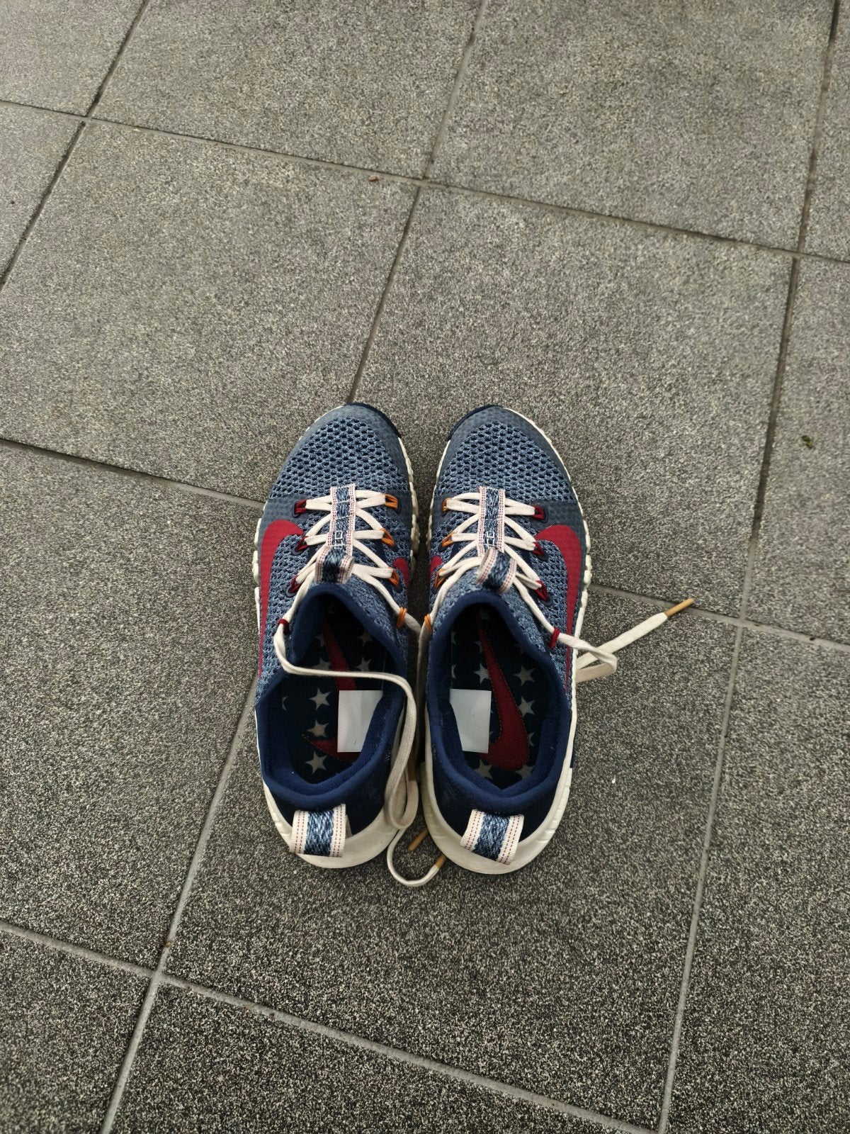 Sport Schoenen, Enlèvement