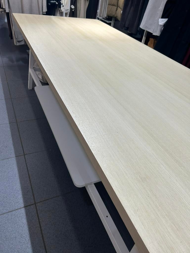Presentatie tafel beige, Ophalen, Zo goed als nieuw