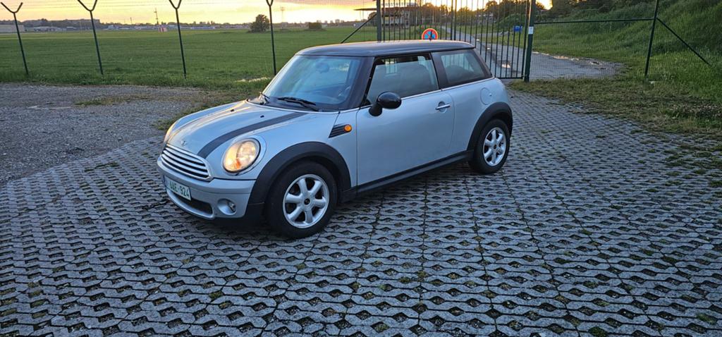 Mini Cooper One 1.4 GEKEURD VOOR VERKOOP, Autos, Mini, Particulier, Cooper, Airbags, Air conditionné, Ordinateur de bord, Verrouillage central