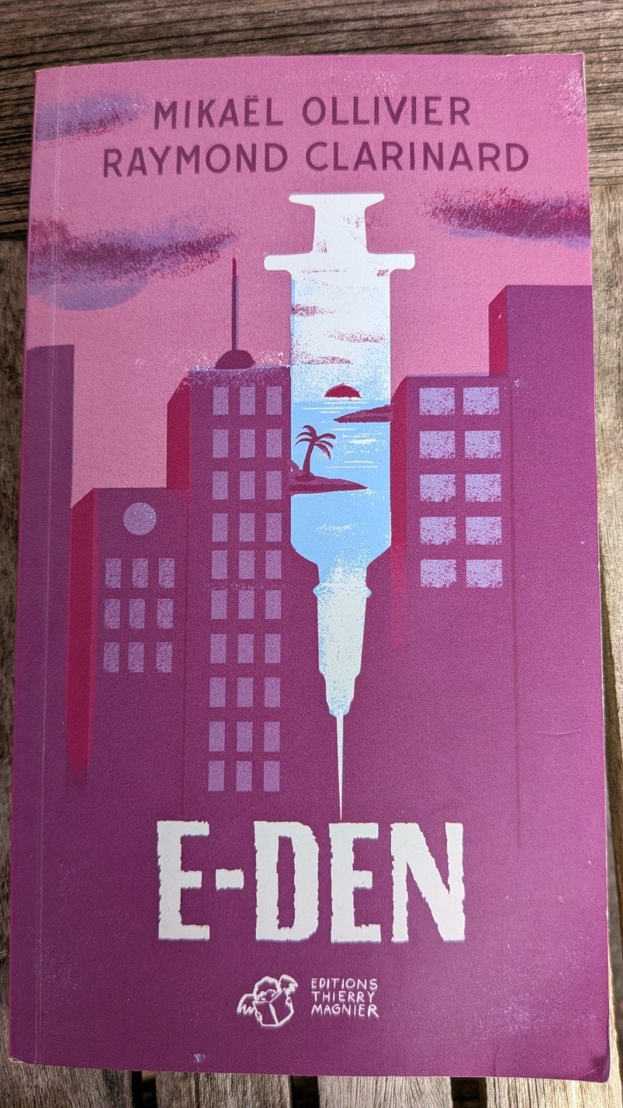 E-Den, Livres, Enlèvement