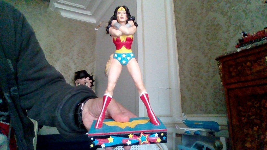 Wonder woman de 22 cm j'ai la boite avec, Antiquités & Art, Enlèvement