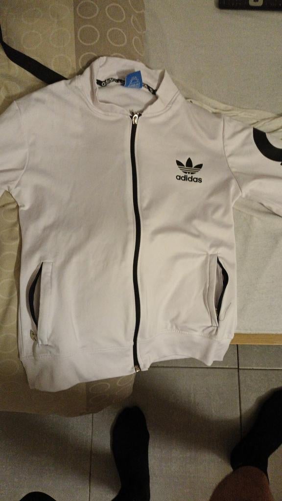 Vestje Adidas wit met zwarte letters Maat M, Ophalen, Maat 48/50 (M), Wit