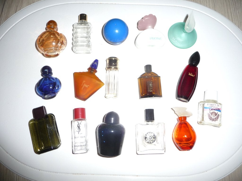 Parfum flessen (16 mini), Verzamelen, Ophalen of Verzenden, Zo goed als nieuw, Miniatuur