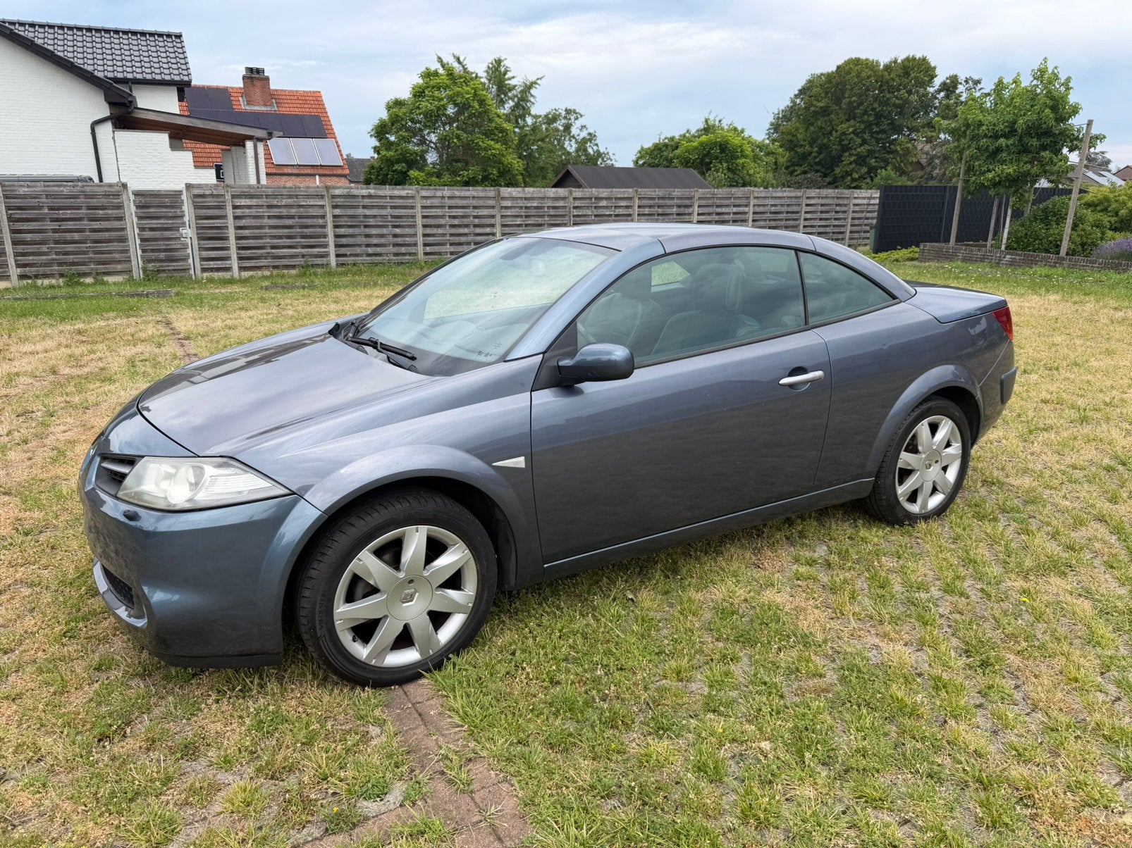 Renault Megane Cabrio 2.0 benzine 2009 153.000km met keuring, Autos, Renault, Cuir, Argent ou Gris, Achat, Entreprise