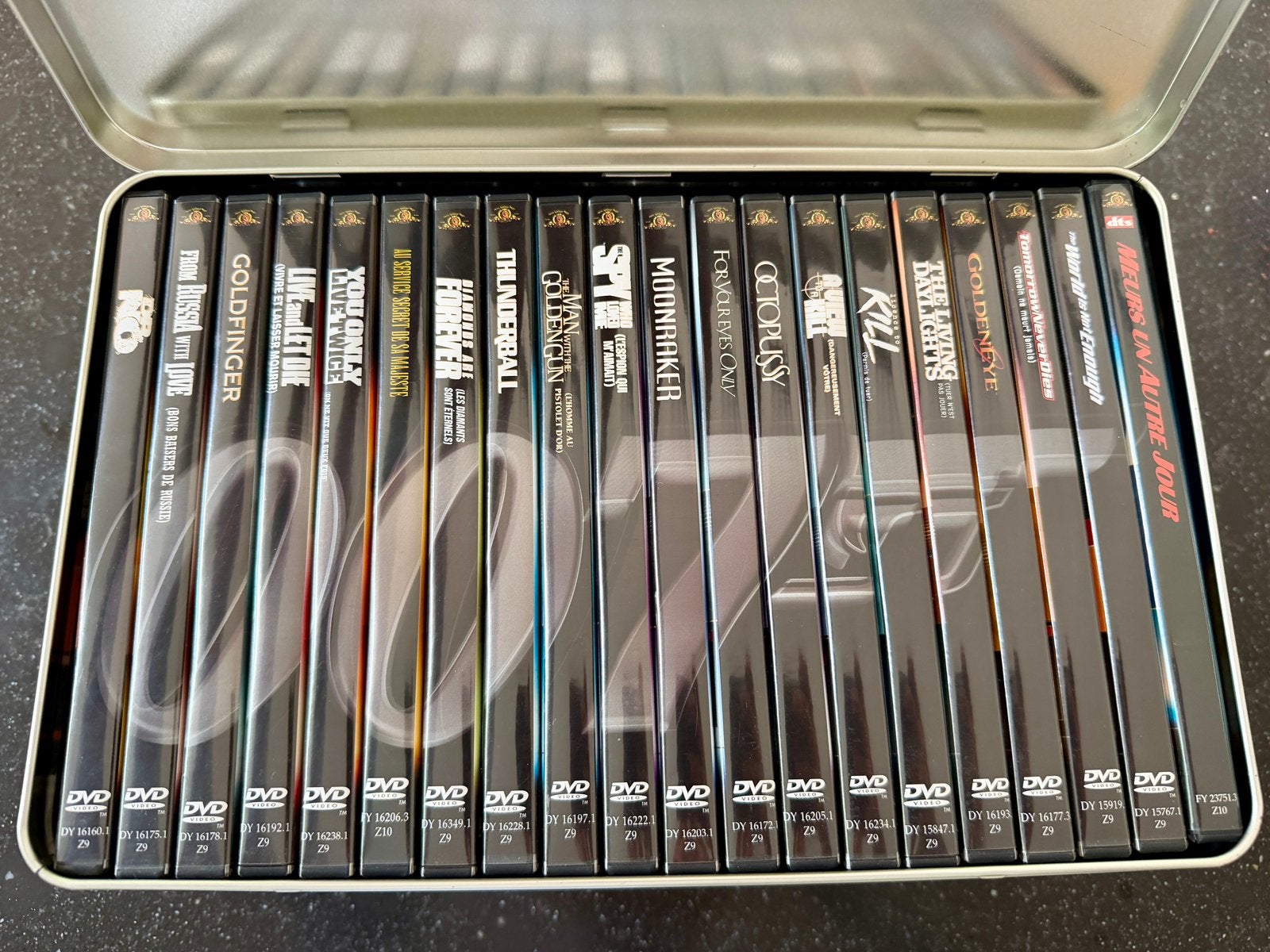 007 - James Bond - DVD Tin - 20 films, Jardin & Terrasse, Barbecues électriques, Enlèvement, Comme neuf