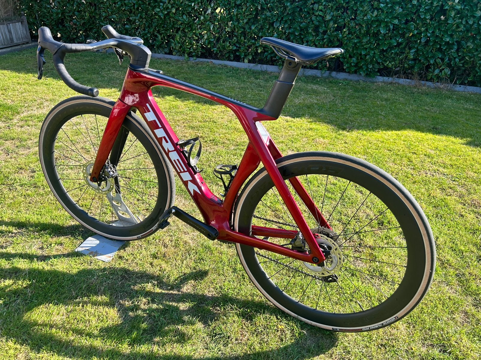 Trek Madone Sl6 gen7 Ultegra di2 12s mt56, Ophalen, Zo goed als nieuw