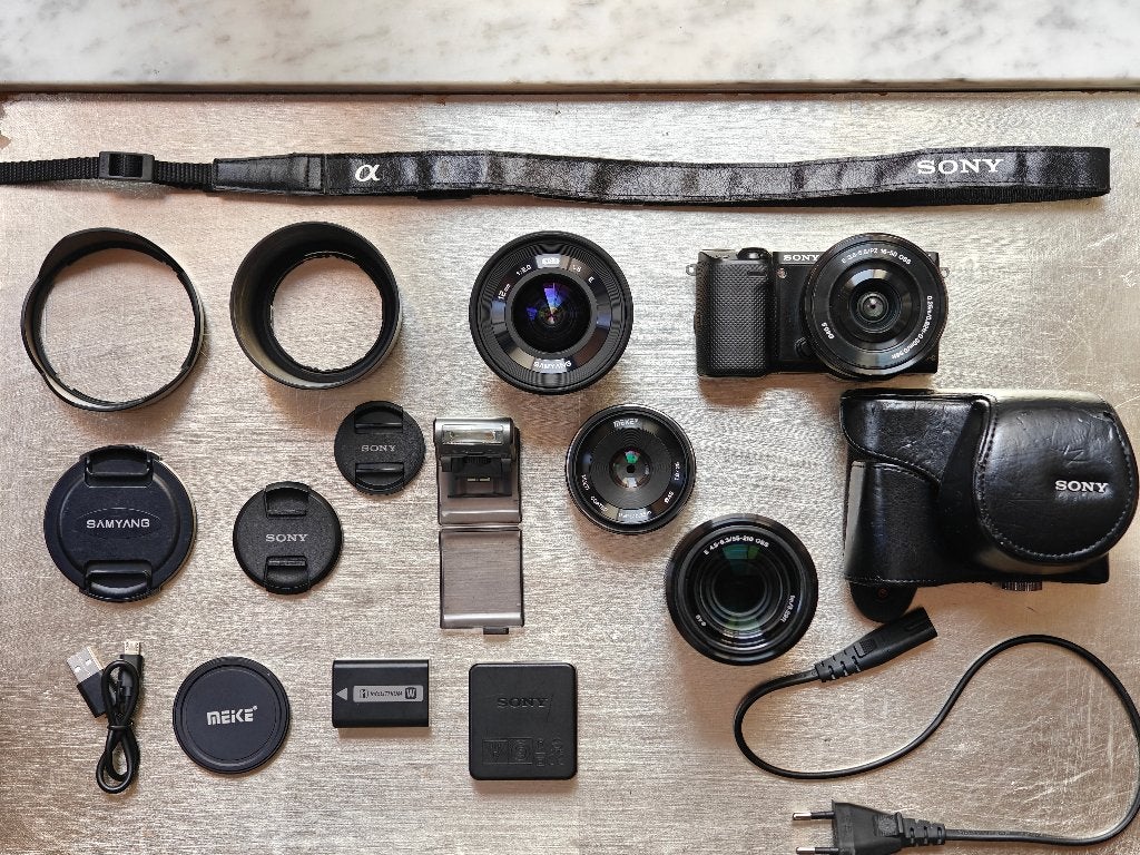 Sony NEX-5T + 4 objectifs – Kit E-mount complet, TV, Hi-fi & Vidéo, Appareils photo numériques, Utilisé, Appareil photo hybride