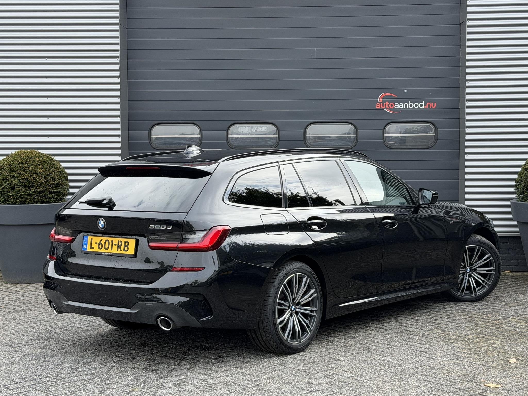 BMW 3-serie Touring 320d High Executive M-Sport | Navigatie, Automaat, Achterwielaandrijving, Euro 6, 4 cilinders