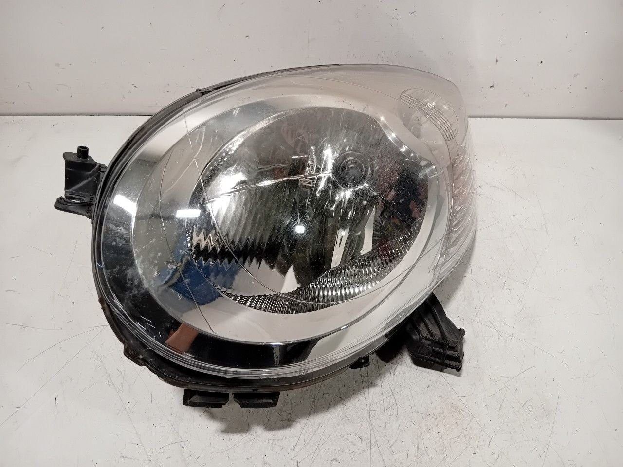 Koplamp links Citroën C1, Onderdelen@venauto.nl, Van der Ven Autorecycling B.V., Citroën, Ettenseweg 76, 4706 PB Roosendaal, The Netherlands