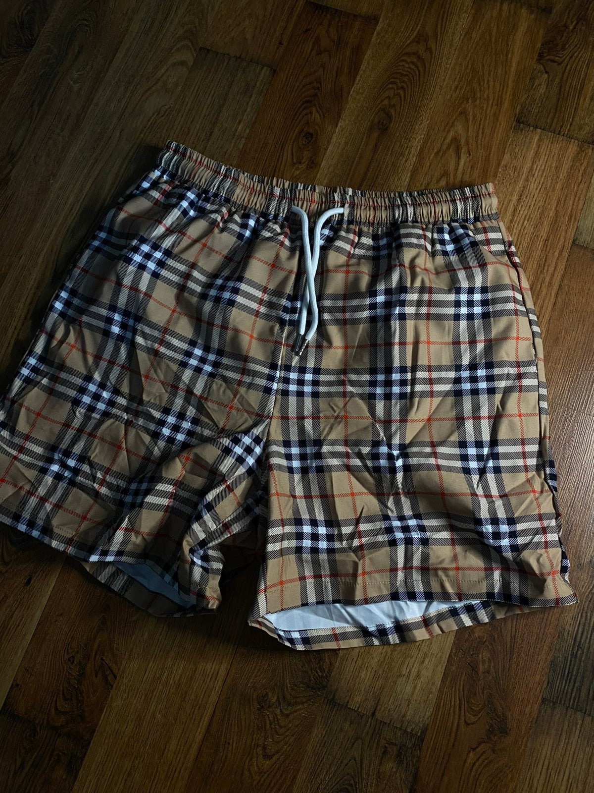 Short Burberry, Envoi