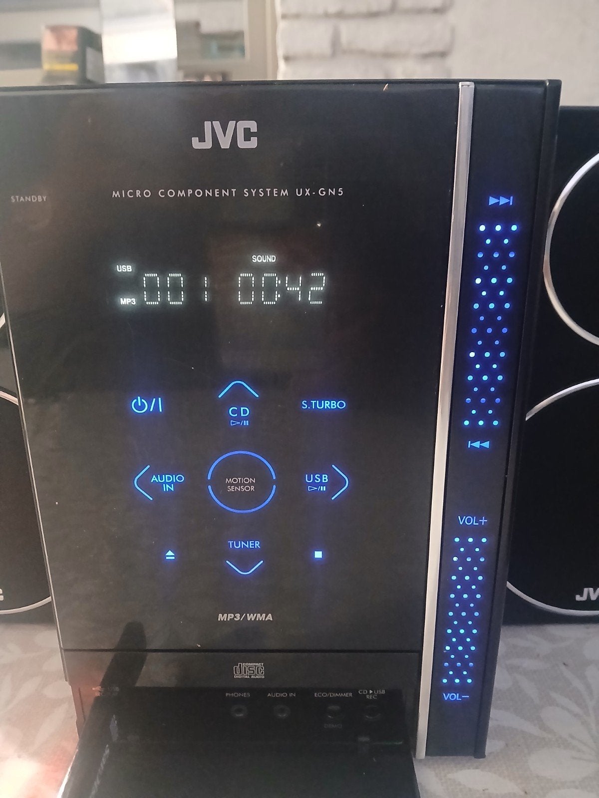 60 watt., Comme neuf, JVC, Connexion MP3